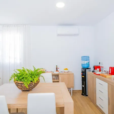 Cubo's William's Sunny 2 With Breakfast Guest house